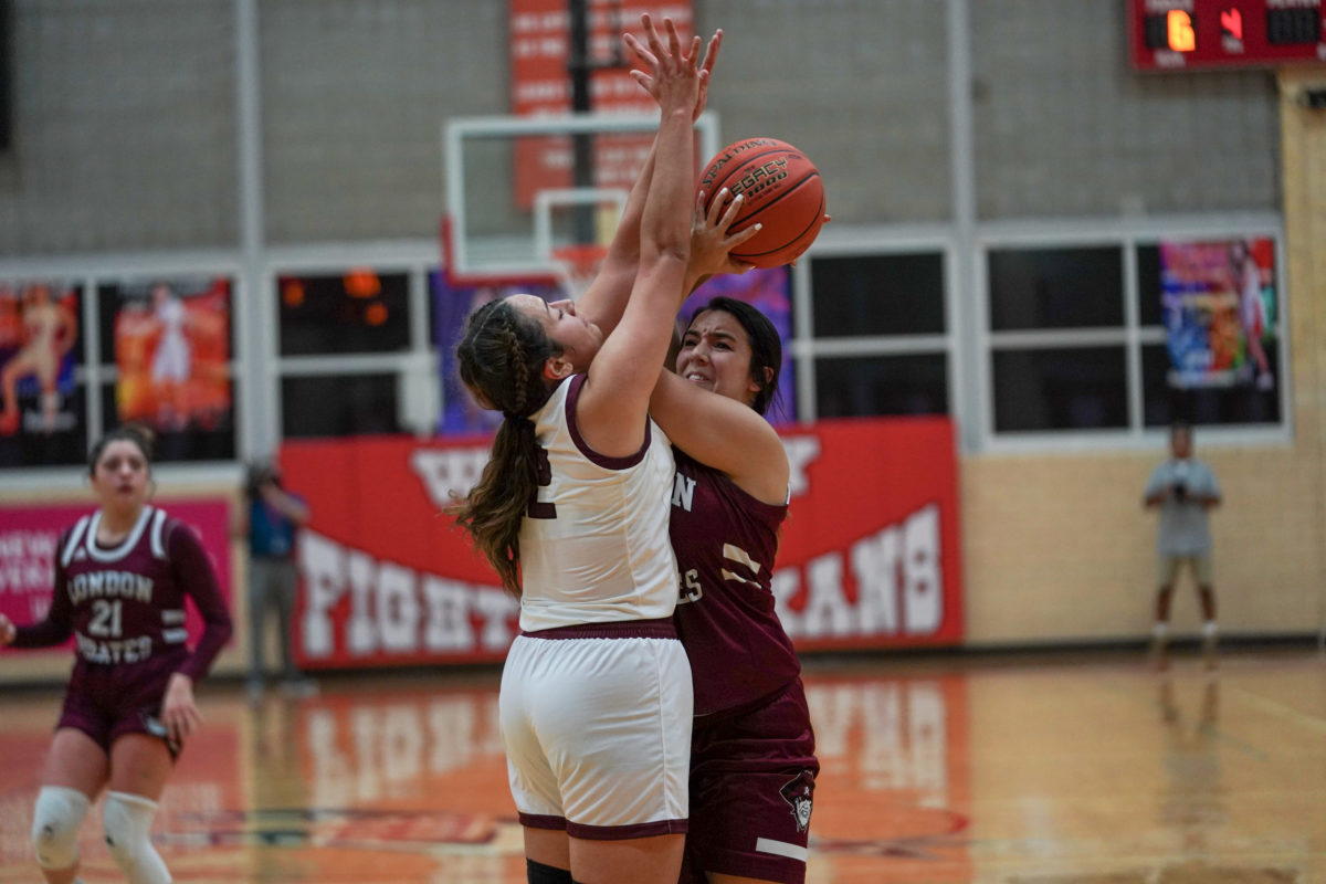 mathis-london-girls-basketball-playoffs00068